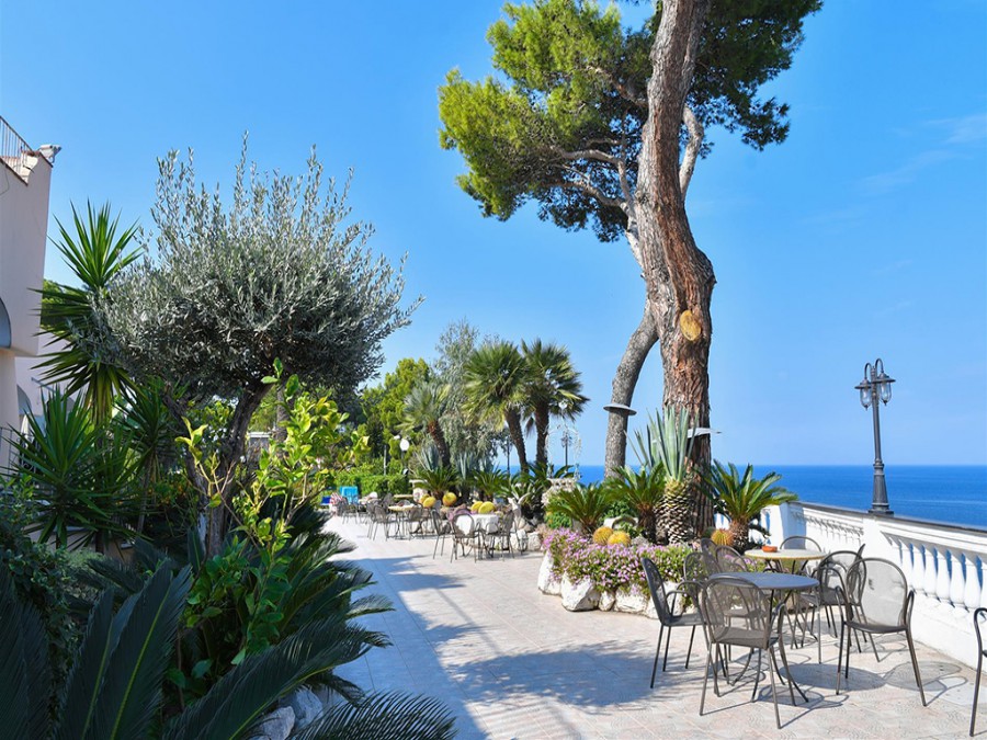 Beach Club Cristallo & Village President