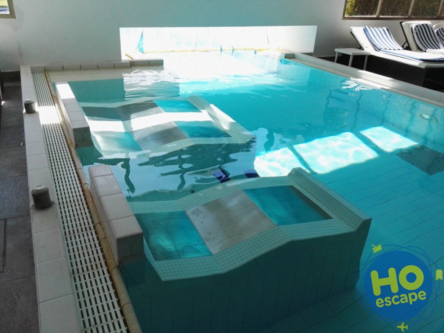 Lettini idromassaggio piscina interna Hotel Terme Milano