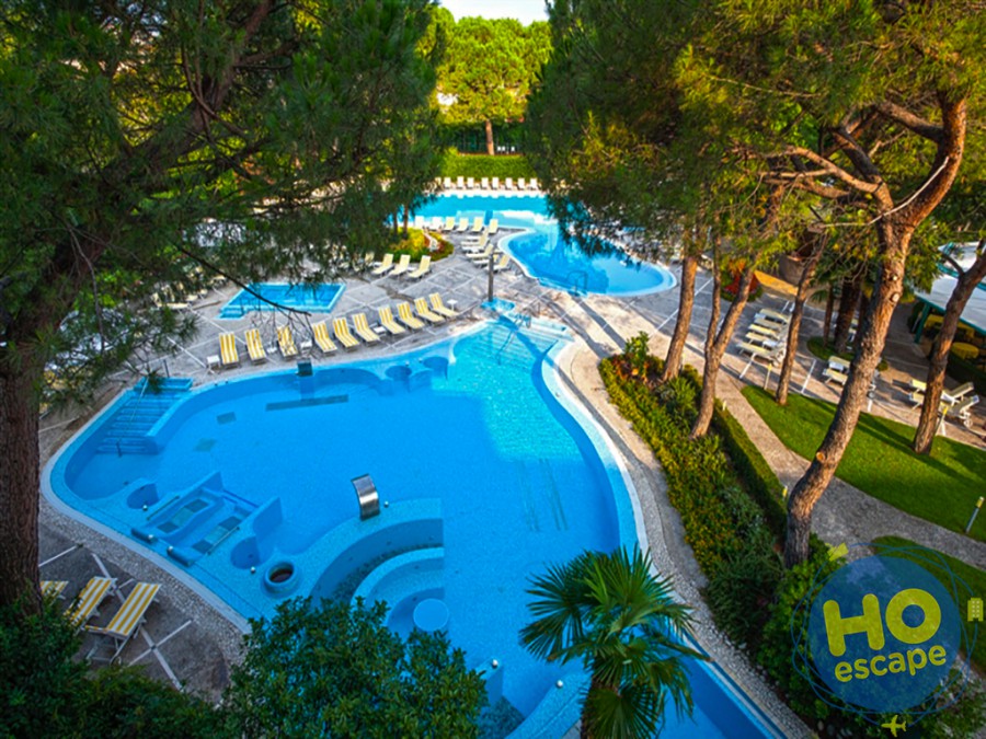 Piscina esterna Hotel Bristol Buja